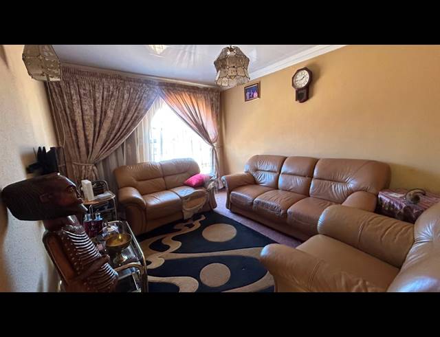 3 BEDROOM HOUSE FOR SALE IN PROTEA NORTH
